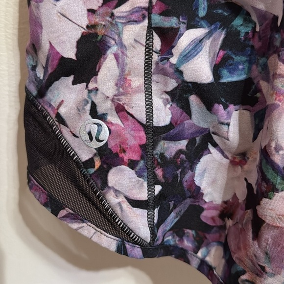 Size 4 LULULEMON Hotty Hot 2.5" Short Utopia Multi Deep Phantom brief lined - Picture 6 of 7